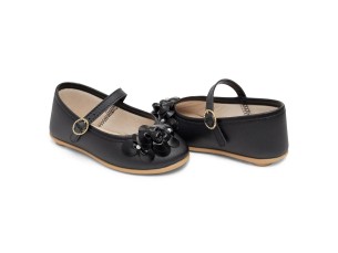 Sapatilha preta com flores laterais