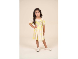 Vestido com mangas franzidas e laço nas costas