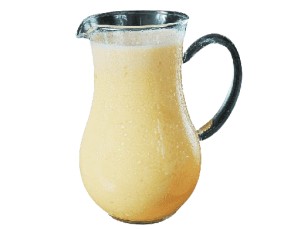 SUCO COM POLPA E LEITE NA JARRA