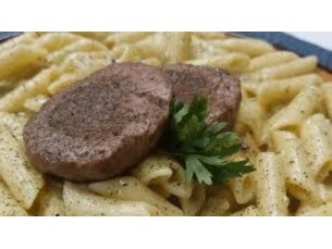 PENNE AO MOLHO GORGONZOLA E FILÉ MIGNON