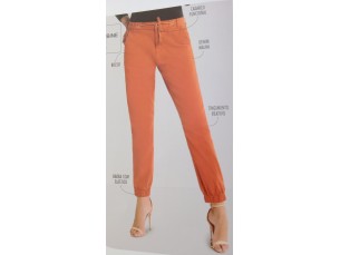 Calça jogging cintura média.