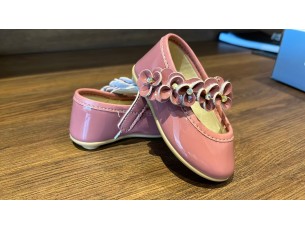 Sapatilha com flores laterais