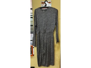 Vestido longo de manga de estampa de bolinha preta e branca