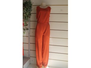 Conjunto Pantalona Blusa e calça na cor da laranja tecido viscolino