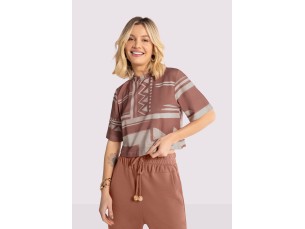 BLUSA CROPPED EM MOLETOM MVS ESTAMPADA - ESSÊNCIA BORDO