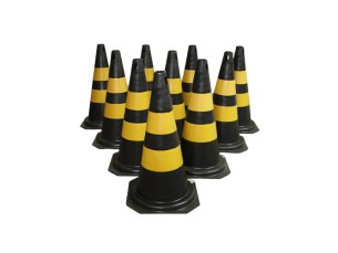 Cone de sinalização preto e amarelo