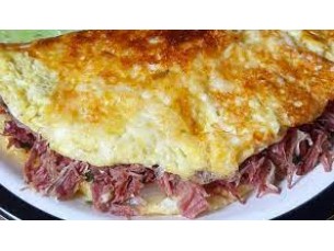 OMELETE COM QUEIJO E CARNE SECA