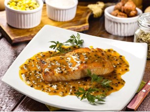 TEPPAN DE SALMÃO AO MOLHO DE MARACUJÁ