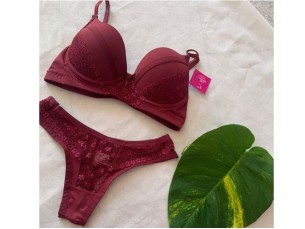 LINGERIE VERMELHA