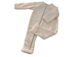 Macacão infantil em plush amarelo