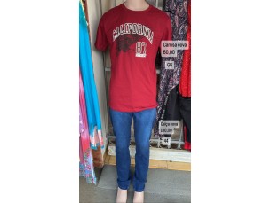 Blusa masculina vermelha / Calça Jeans masculina