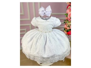 Vestido Branco Rendado com Pérolas na Cintura