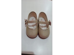 Sapatilha dourada com glitter e laço lateral