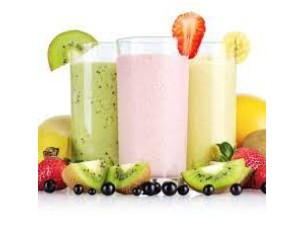 SUCO COM POLPA E LEITE NO COPO 