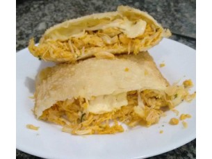 Pastel frango com queijo