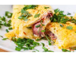 OMELETE COM QUEIJO E PRESUNTO